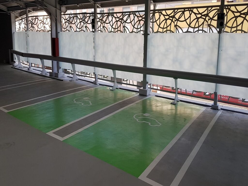 Pavimento de resina en un aparcamiento